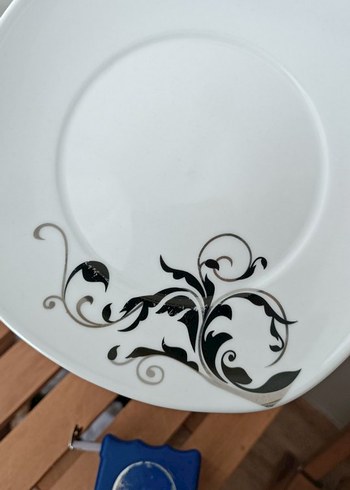 Desenli Beyaz Fincan ve Tabak Seti - Görsel 3