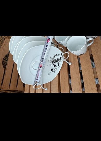 Desenli Beyaz Fincan ve Tabak Seti - Görsel 2