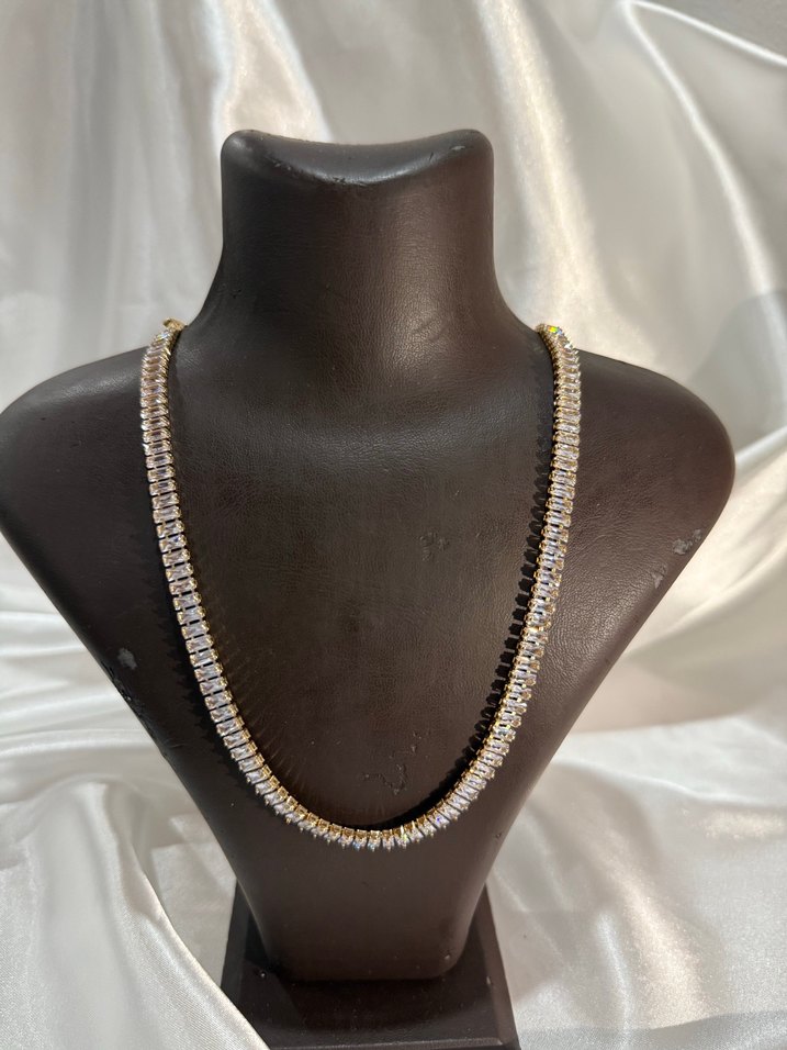 Zincir Detaylı Uzun Altın Kadın Kolye - Görsel 2