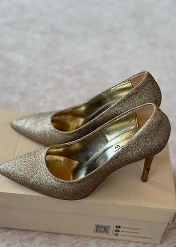 Altın Renkli Parlak Stiletto Kadın Ayakkabı - Görsel 2