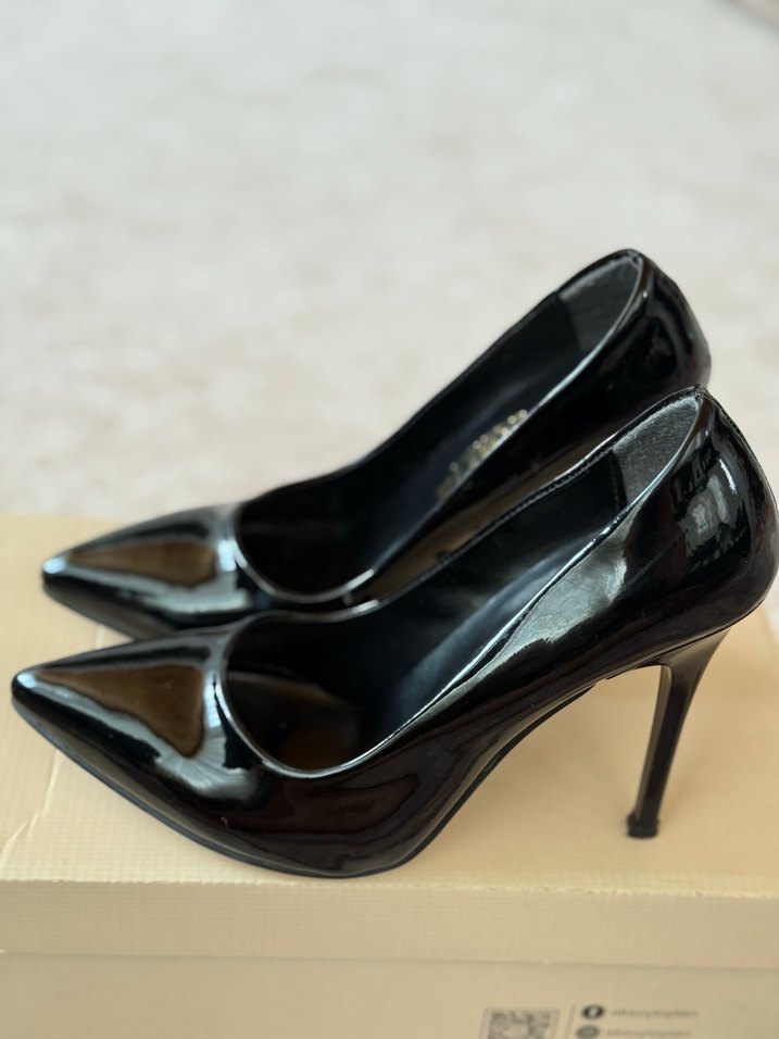 Parlak Siyah Stiletto Topuklu Kadın Ayakkabı - Görsel 2