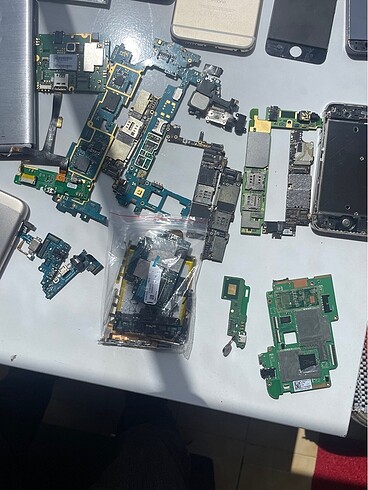 Çeşitli model telefonların ana kartları