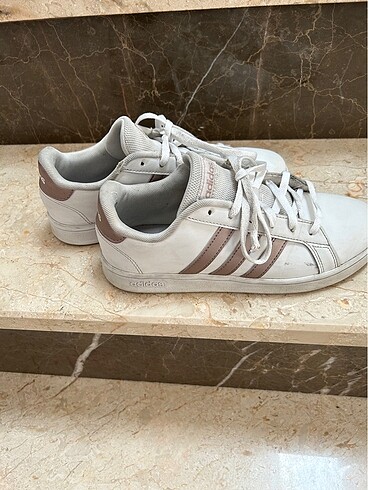 36 Beden beyaz Renk Adidas Ayakkabı