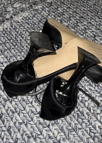 38 Beden Yılan Desenli Tokalı Siyah Stiletto