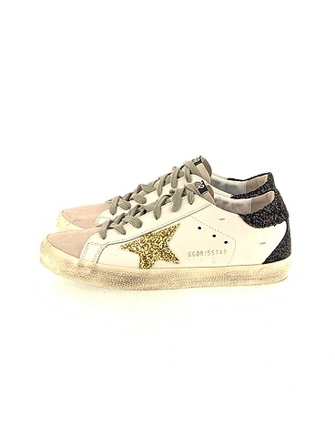 Golden Goose Deluxe Spor Ayakkabı %70 İndirimli.