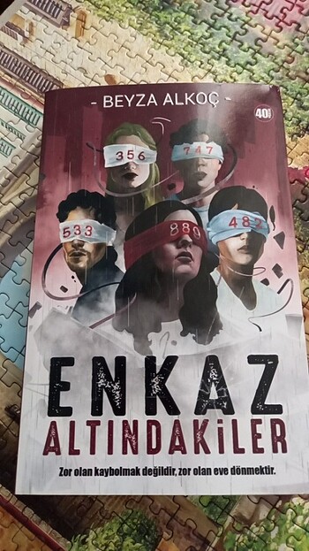 Enkaz Altındakiler