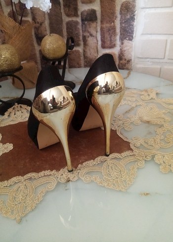 Siyah Gold Desenli Süet Stiletto Topuklu Ayakkabı - Görsel 4