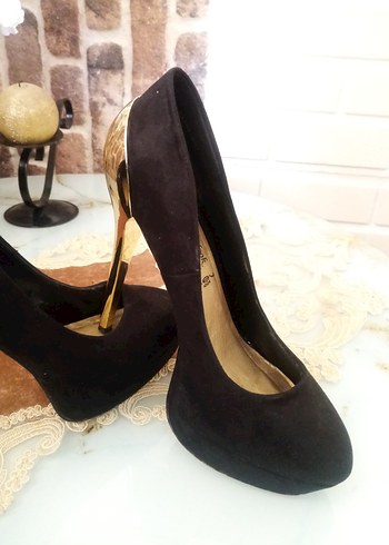 Siyah Gold Desenli Süet Stiletto Topuklu Ayakkabı - Görsel 2