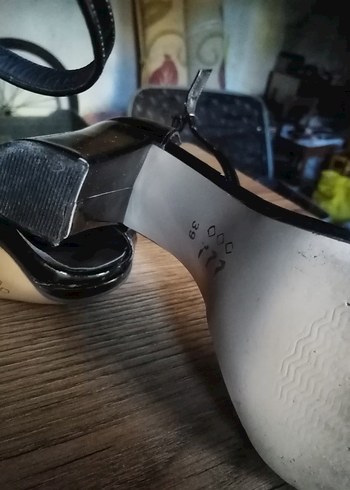 Siyah Rugan Tokalı kalın Topuklu Kadın Ayakkabı - Görsel 4