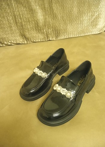 Siyah Parlak Rugan Tokalı Kadın Loafer Ayakkabı - Görsel 2