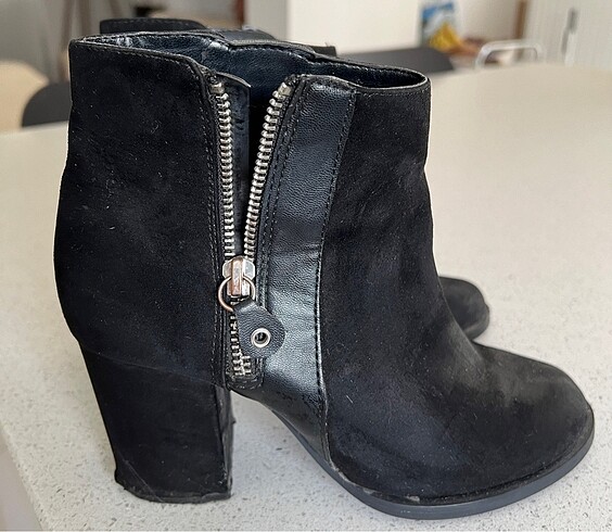 Bershka 36 numara topuklu bot