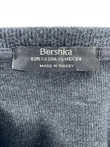 xs Beden çeşitli Renk Bershka Bluz %70 İndirimli.