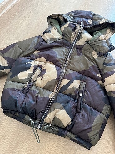 Bershka Kamuflaj mont
