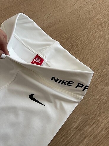Beyaz Nike