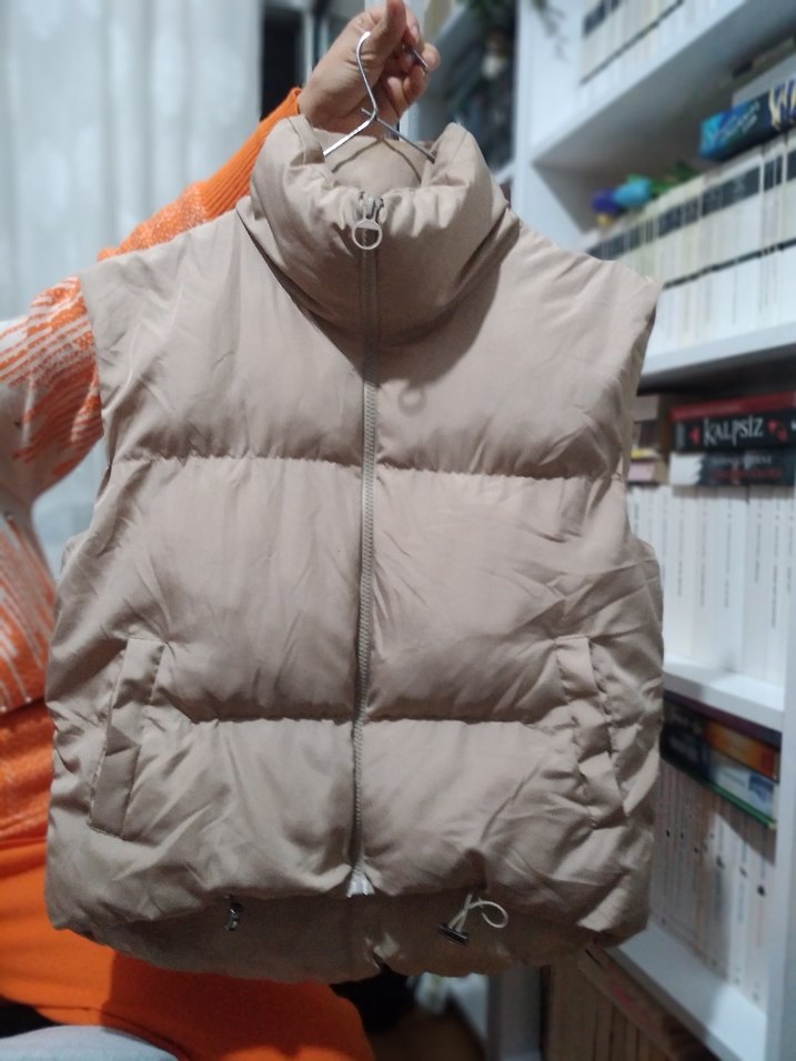 Bej Yüksek Yakalı Kadın Şişme Yelek - Görsel 4