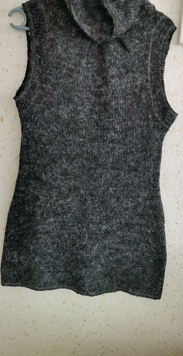 Gri Yünlü Yüksek Yakalı Kolsuz kazak - Görsel 3