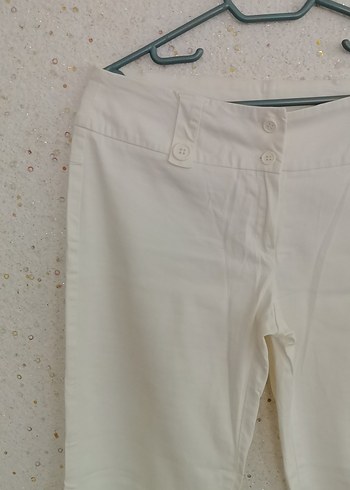 Düğmeli Beyaz Midi Kadın Kumaş Pantolon - Görsel 3