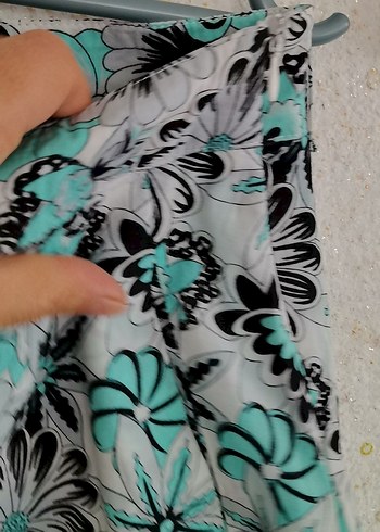 Turkuaz Gri Çiçek Desenli Pilili Midi Etek - Görsel 3