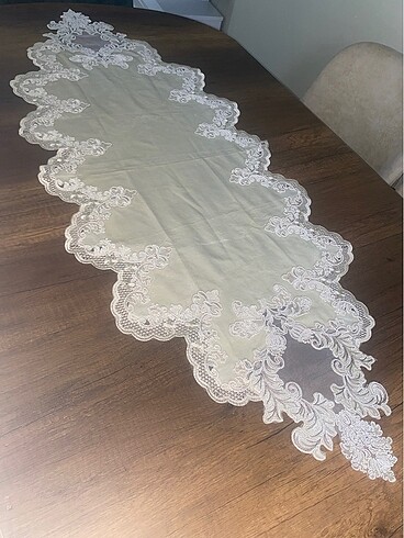 runner ve iki adet örtü