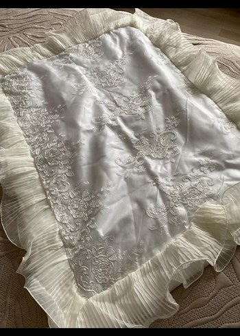 İşlemeli Parlak Beyaz Yatak Örtüsü - Görsel 6