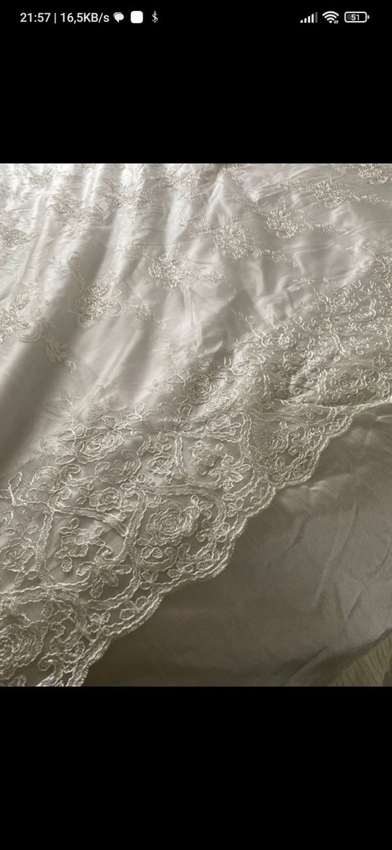 İşlemeli Parlak Beyaz Yatak Örtüsü - Görsel 2