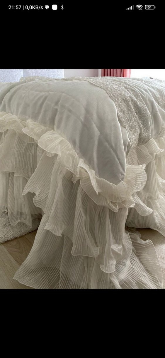 İşlemeli Parlak Beyaz Yatak Örtüsü - Görsel 3