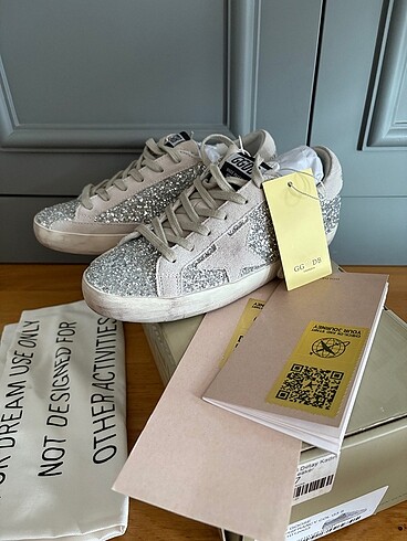 Golden Goose Deluxe Golden goose