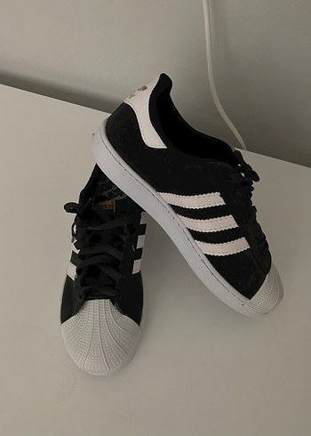Adidas Siyah Beyaz Spor Ayakkabı