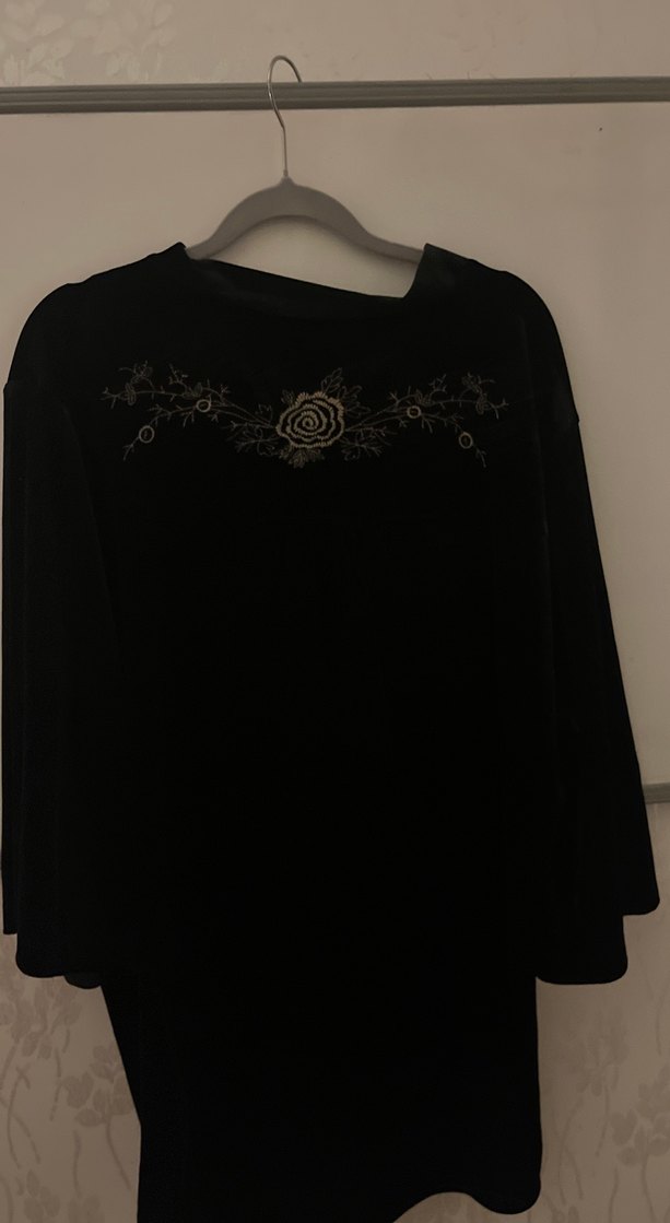 Siyah Nakışlı Uzun Kollu V Yaka Bluz - Görsel 2
