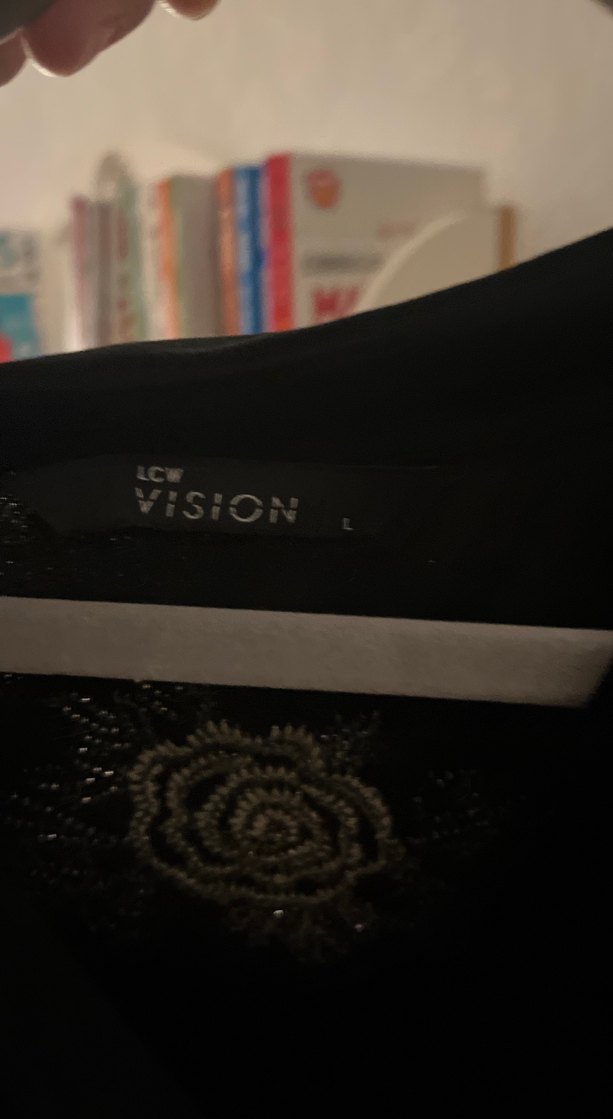 Siyah Nakışlı Uzun Kollu V Yaka Bluz - Görsel 3