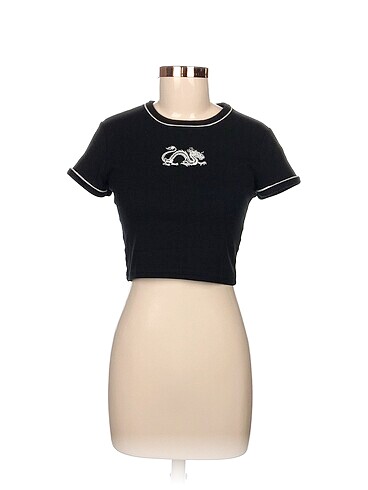 Bershka T-shirt %70 İndirimli.