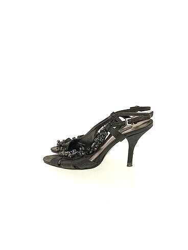 Zara Sandalet %70 İndirimli.