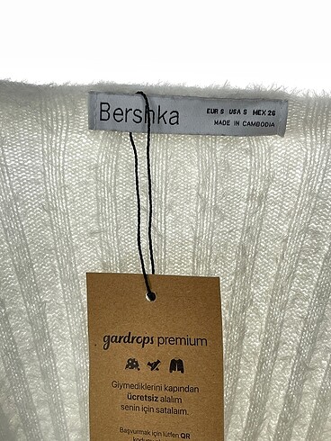 s Beden beyaz Renk Bershka Hırka %70 İndirimli.