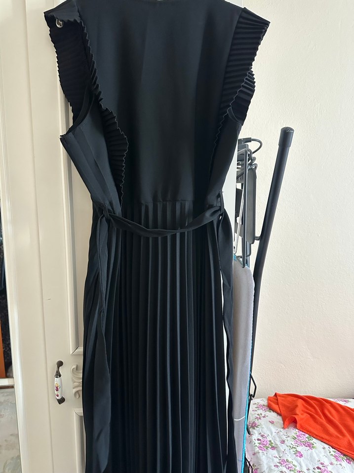 Kadın Siyah Pilili Uzun Elbise - Görsel 3