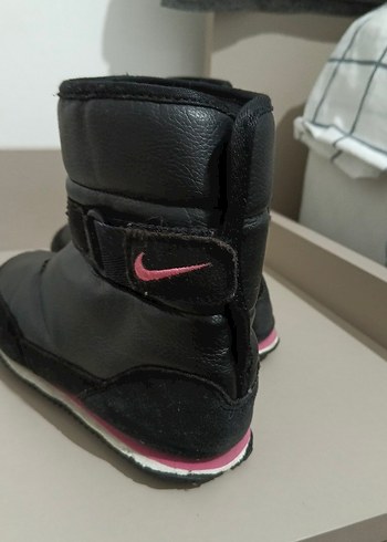Nike 33 numara kız çocuk Nike bot ayakkabı
