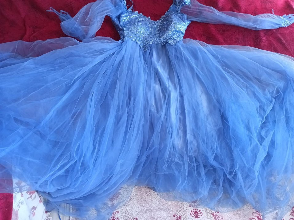 Uzun Kollu Mavi İşlemeli Nişan Elbisesi - Görsel 3