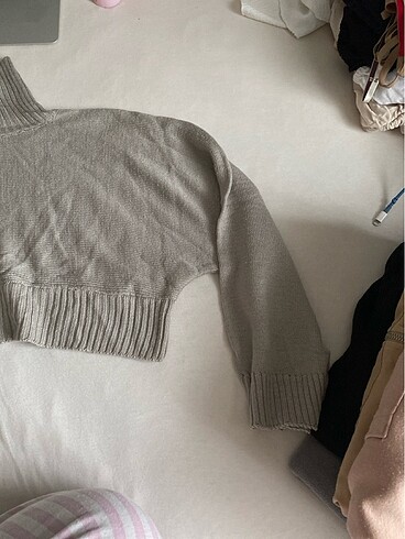 Trendyol & Milla gri crop kazak