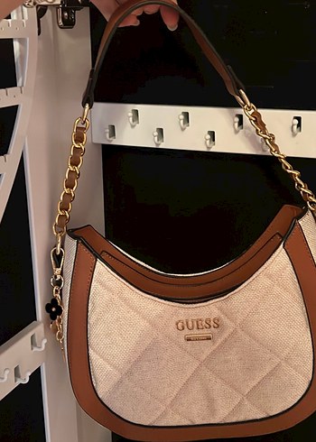 Guess Zincir Detaylı Bej Kadın Çanta