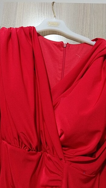 46 Beden Kırmızı abiye elbise