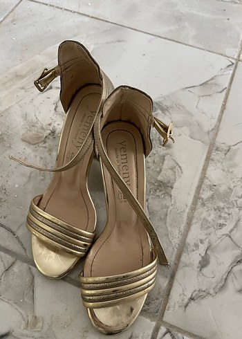 Topuklu ayakkabı - Görsel 2