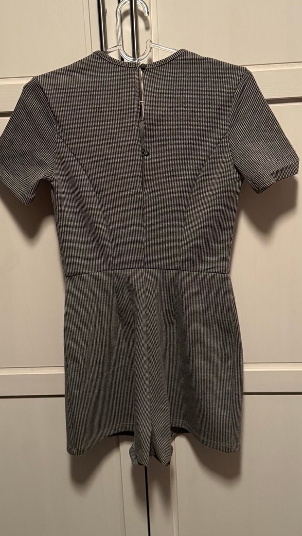 Gri Kısa Kollu Mini Tulum - Görsel 3