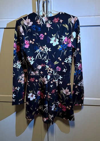 Çiçek Desenli Uzun Kollu Kısa Tulum - Görsel 3