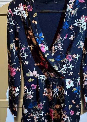 Çiçek Desenli Uzun Kollu Kısa Tulum - Görsel 2