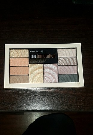 Maybelline total temptation far paleti