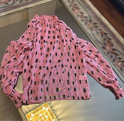 Pembe gömlük pırıltılı