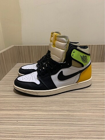 Jordan 1 volt gold