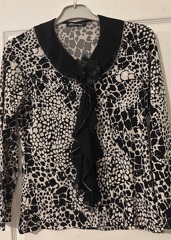 Siyah Beyaz Desenli Kürklü Kadın Bluz - Görsel 3