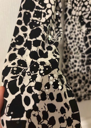 Siyah Beyaz Desenli Kürklü Kadın Bluz - Görsel 6