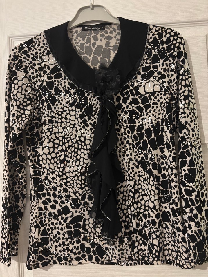 Siyah Beyaz Desenli Kürklü Kadın Bluz - Görsel 3