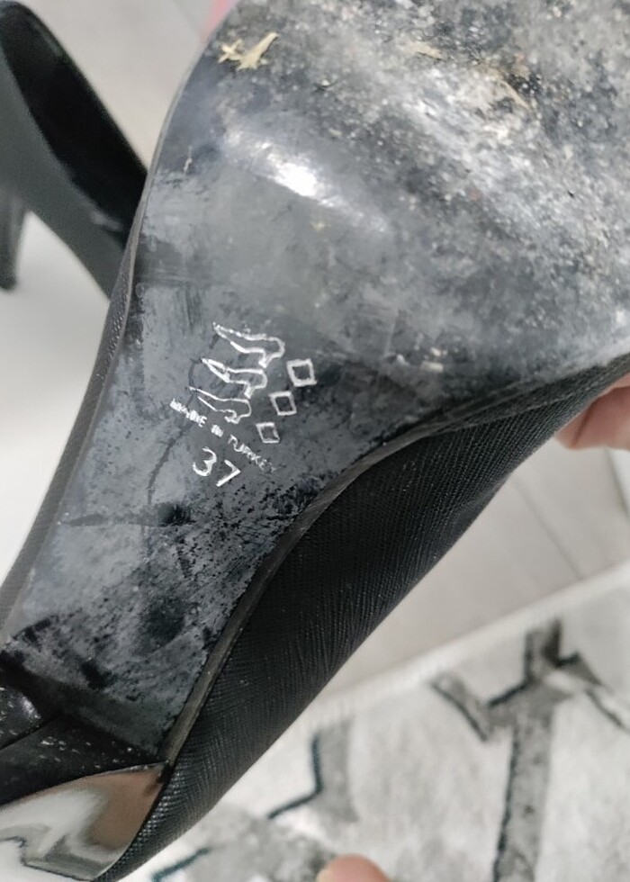 Siyah topuklu ayakkabi - Görsel 4